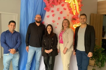 Foto - certificação equipe amiga da mãe, parceria e criança 