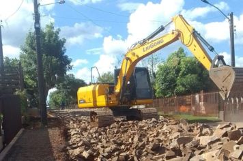 SERVIÇO DE DRENAGEM NA RUA AQUILES DE MOURA ROSA PARA PAVIMENTAÇÃO ASFÁLTICA